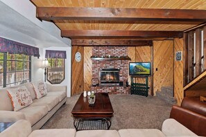 Fernseher, Kamin, Arbeitsbereiche