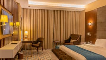 Royal Room | Desk, soundproofing, iron/ironing board, free WiFi