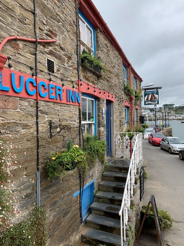 Exterior - The Lugger Inn (Fowey)
