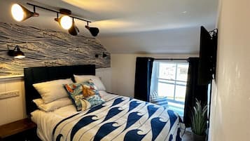 Deluxe Double Room, 1 King Bed | Blackout drapes, iron/ironing board, free WiFi