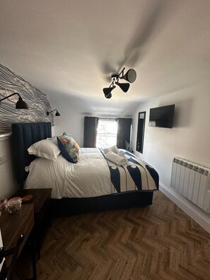 Deluxe Double Room, 1 King Bed | Blackout curtains, iron/ironing board, free WiFi - The Lugger Inn (Fowey)