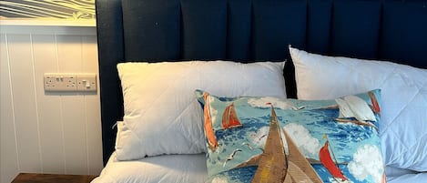 Kamar Double Deluks | Tirai kedap cahaya, setrika/meja setrika, dan Wi-Fi gratis