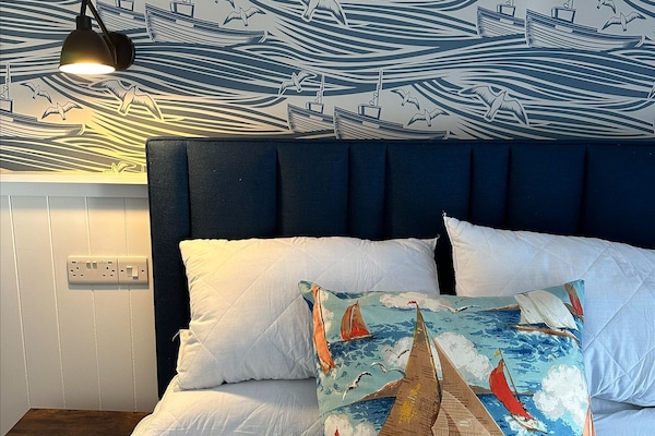 Deluxe Double Room | Blackout drapes, iron/ironing board, free WiFi
