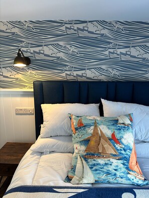Deluxe Double Room | Blackout curtains, iron/ironing board, free WiFi - The Lugger Inn (Fowey)