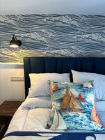 Habitación Deluxe doble | 1 dormitorio, cortinas opacas, tabla de planchar con plancha