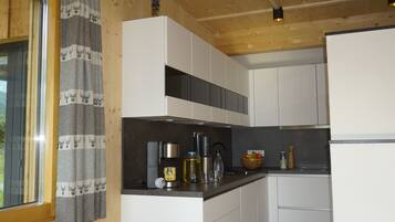 Kühlschrank, Ofen, Herdplatte, Geschirrspüler