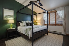 4 bedrooms, iron/ironing board, WiFi, bed sheets