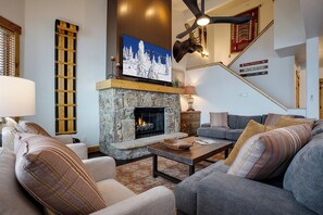 Télévision, cheminée