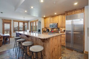 冷蔵庫、オーブン、コンロ、コーヒー / ティーメーカー