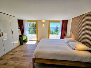 4 chambres, lit parapluie, accès Internet, draps fournis