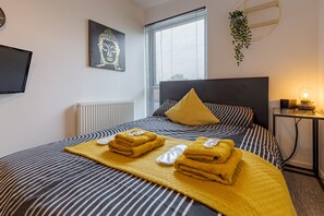 2 bedrooms, iron/ironing board, travel cot, free WiFi