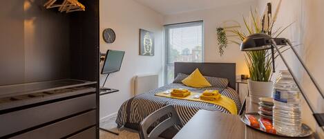 2 bedrooms, iron/ironing board, travel crib, free WiFi