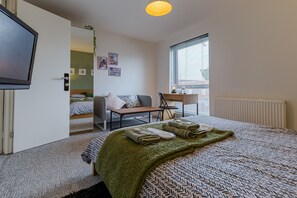 2 chambres, fer et planche à repasser, lit parapluie, Wi-Fi gratuit