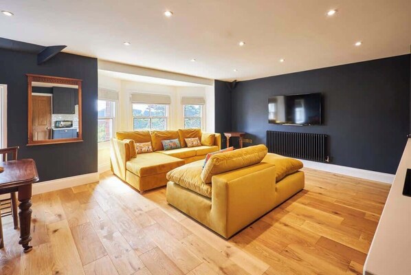 TV, offices - Host & Stay | Fable (Whitby)