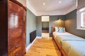 2 quartos, ferros/tábuas de passar roupa, Wi-Fi de cortesia