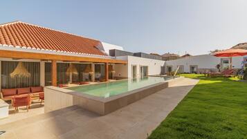 Outdoor pool, pool umbrellas, sun loungers