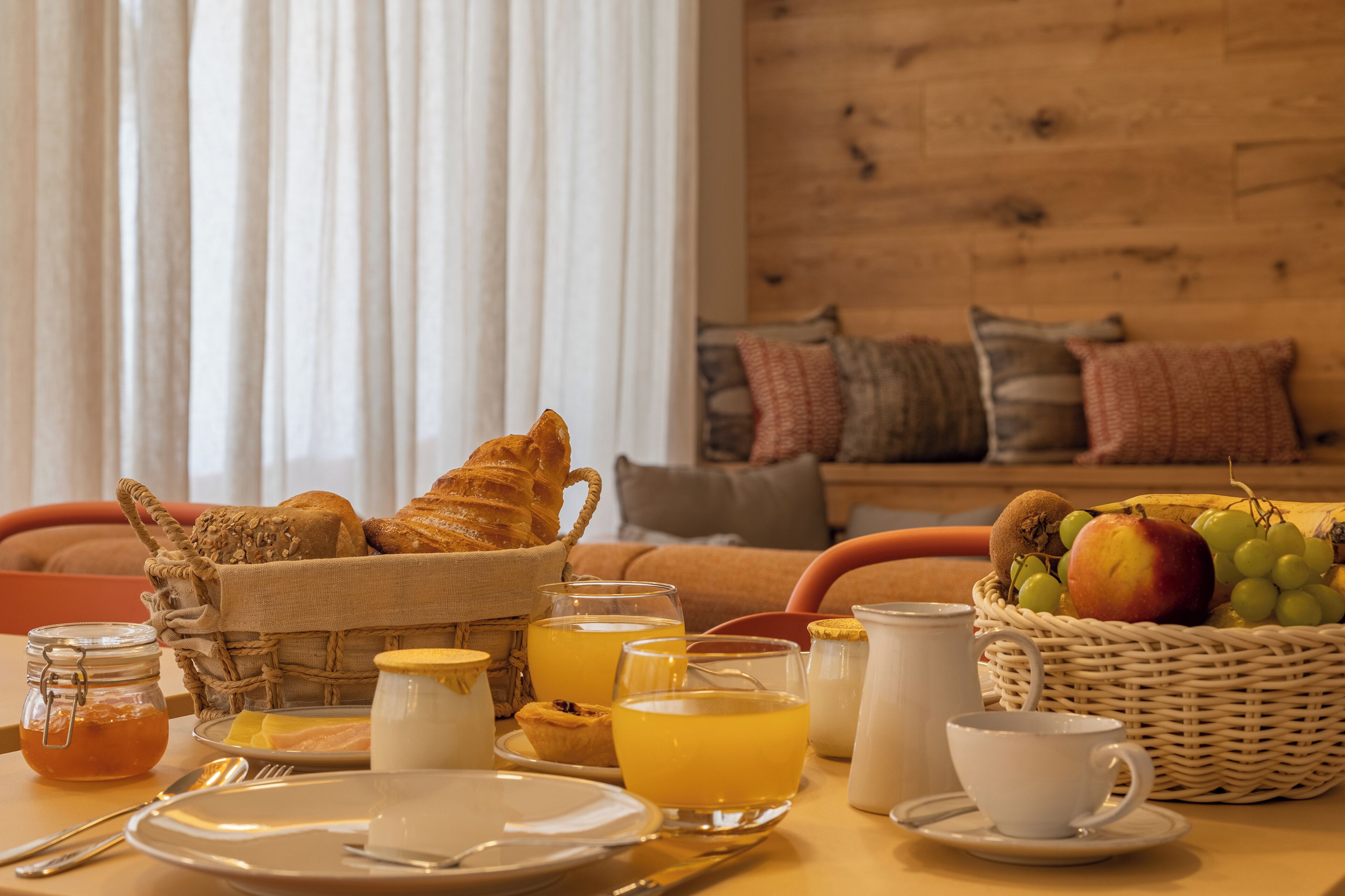Free daily continental breakfast 