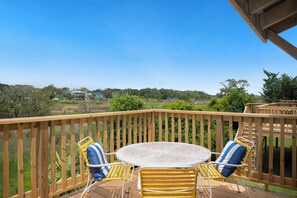 Outdoor dining - The Marsh: Cozy Cottage with Beautiful Marsh Views, Short Walk to Beach (Oak Island)