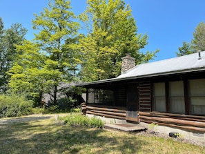Exterior - Log cabin, walking distance from Funistrada, LaBecasse, Laker Shakes & Glen Lake (Maple City)