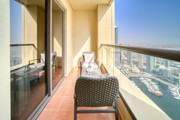 Property grounds - High Floor 2BR w/ a View of the Dubai Marina,Near fr. the Beach , Shams 1, JBR (Dubai)