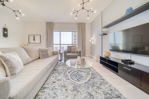 TV - High Floor 2BR w/ a View of the Dubai Marina,Near fr. the Beach , Shams 1, JBR (Dubai)