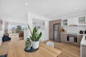 Fridge, microwave, oven, stovetop - Neptune - 2/4 Hutton St Port Elliot (Port Elliot)