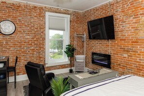 Schreibtisch, Bügeleisen/Bügelbrett, kostenloses WLAN, Bettwäsche