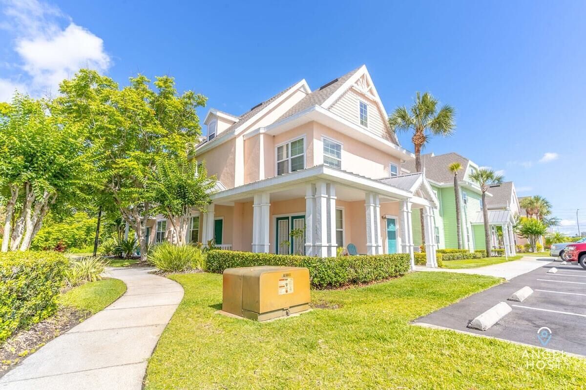 Family Townhome near Disney with Foosball-TV Room!