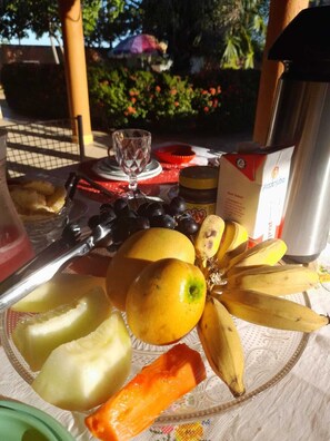 32-inch Smart TV with digital channels, pay movies - POUSADA JARDIM DA LAGOA (Bom Jesus Da Lapa)