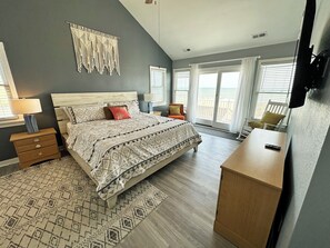 8 habitaciones, tabla de planchar con plancha y cuna de viaje 