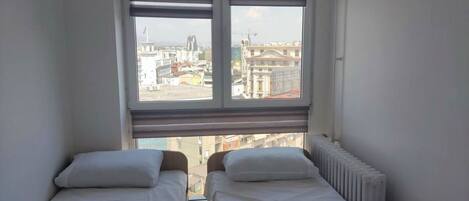 1 bedroom, bed sheets