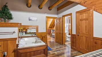 Cabin, 2 phòng ngủ | Phòng tắm | Khăn tắm