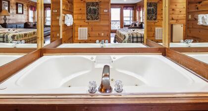 Golf View 2 Bedroom Cabin by RedAwning