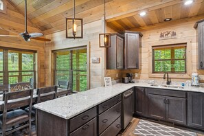 Cabin, 3 Bedrooms | Private kitchen