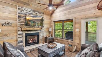 キャビン 3 ベッドルーム | リビング エリア | スマートテレビ