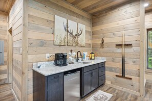 Cabane, 3 chambres | Cuisine privée | Réfrigérateur, four, cafetiÚre/bouilloire, grille-pain