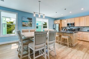 Townhome, 3 Bedrooms | Private kitchen | Fridge, oven, coffee/tea maker, toaster - 391 S Fletcher Ave C 3 Bedroom Townhouse by RedAwning (Fernandina Beach)