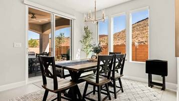 Maison, 5 chambres | Restauration