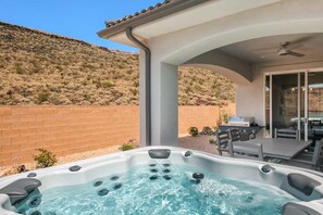 House, 5 Bedrooms | Property grounds