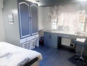 2 bedrooms, iron/ironing board, WiFi, bed sheets