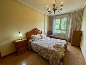 3 Schlafzimmer, Reisekinderbett, Bettwäsche