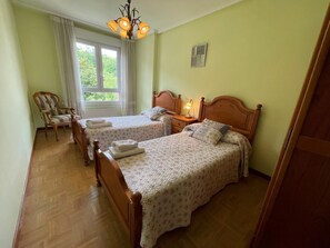 3 Schlafzimmer, Reisekinderbett, Bettwäsche