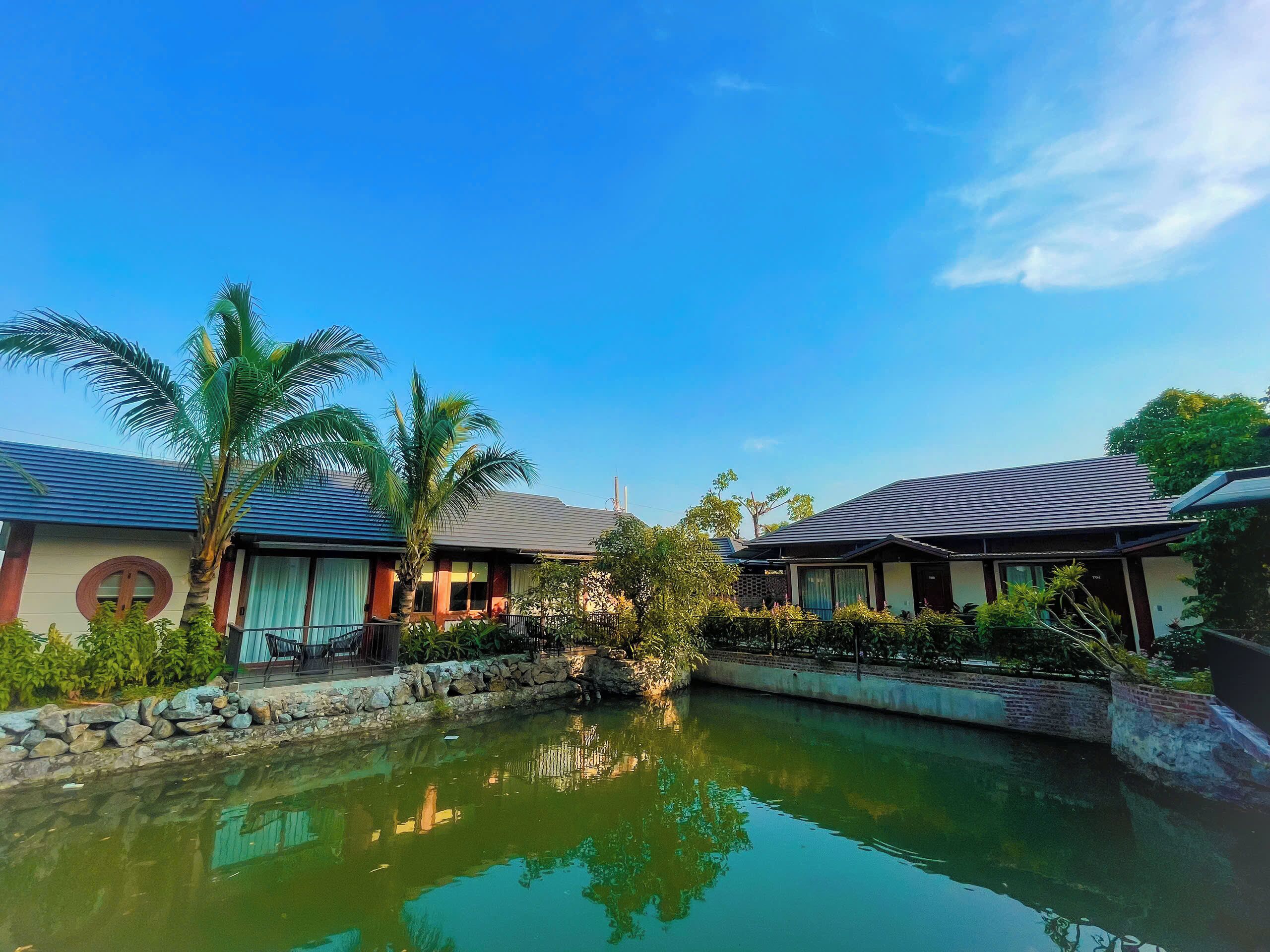 Deluxe Triple Room, Garden View | Terrace/patio