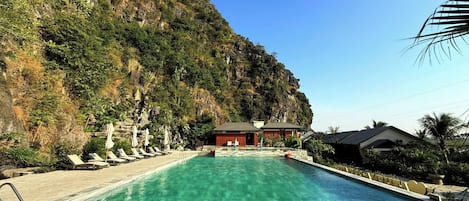 Innendørsbasseng og utendørsbasseng