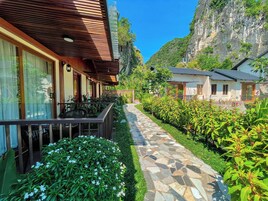 Deluxe Triple Room, Garden View | Terrace/patio