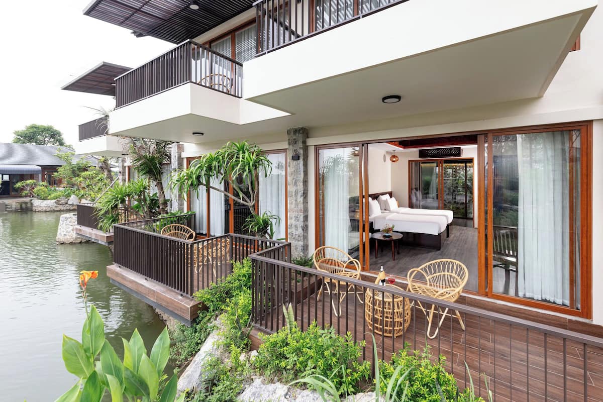ห้องดีลักซ์ทวิน, 1 ห้องนอน, ปลอดบุหรี่, วิวทะเลสาบ | เครื่องนอนระดับพรีเมียม, มินิบาร์, ตู้นิรภัยในห้องพัก, โต๊ะทำงาน