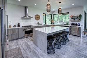 Mikrowelle, Ofen, Herdplatte, Geschirrspüler