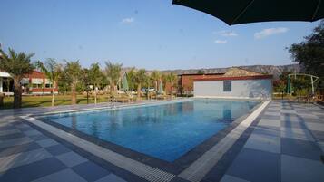 Innenpool, Außenpool