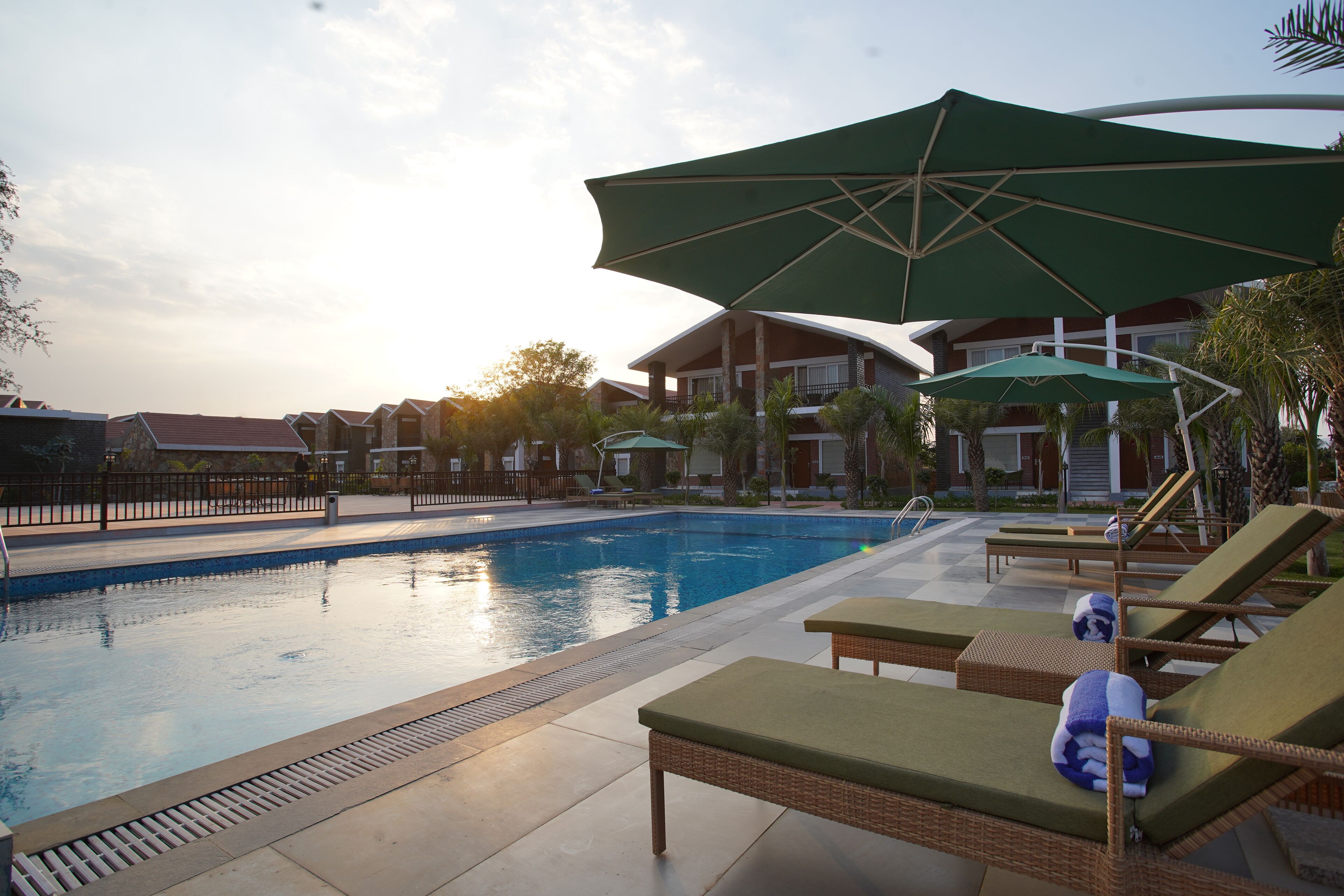 من حمّامات السباحة المغطاة، حمّام سباحة خ ارجي