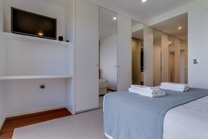 2 quartos, ferros/tábuas de passar roupa, Wi-Fi de cortesia